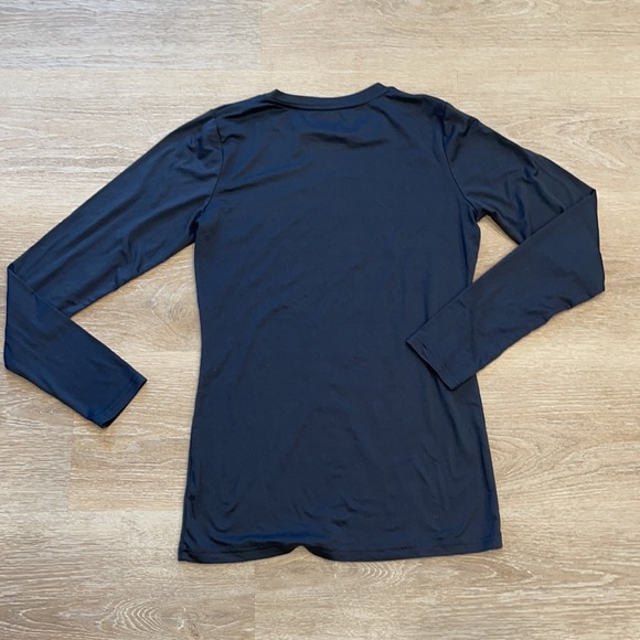 GT Performance MEDICAL UNDER SCRUB dark gray long sleeve. Smoke free home. VGC - Picture 4 of 7